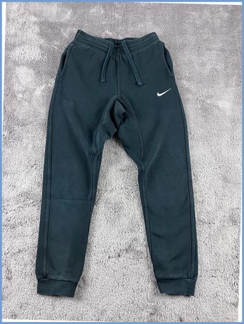 Jogging Nike Solo Swoosh Noir avec logo brodé Taille XS