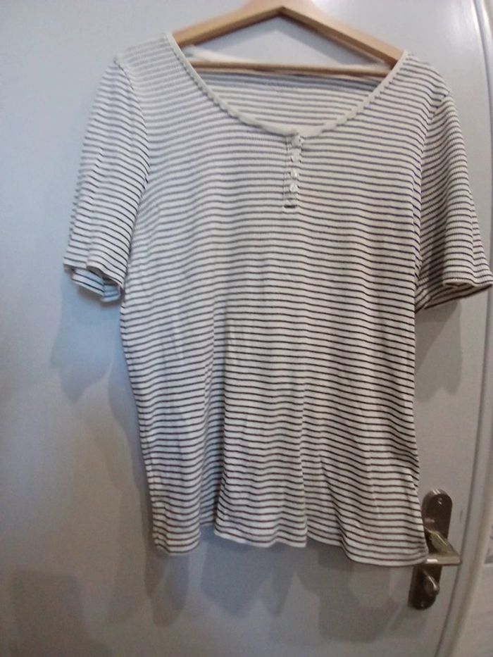 Petit pull manches courtes,  léger,  taille L