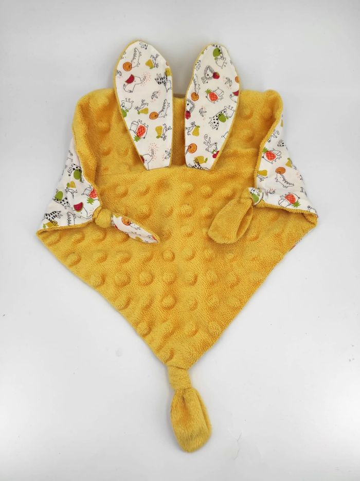 Doudou Plat Lapin moutarde Fait Main