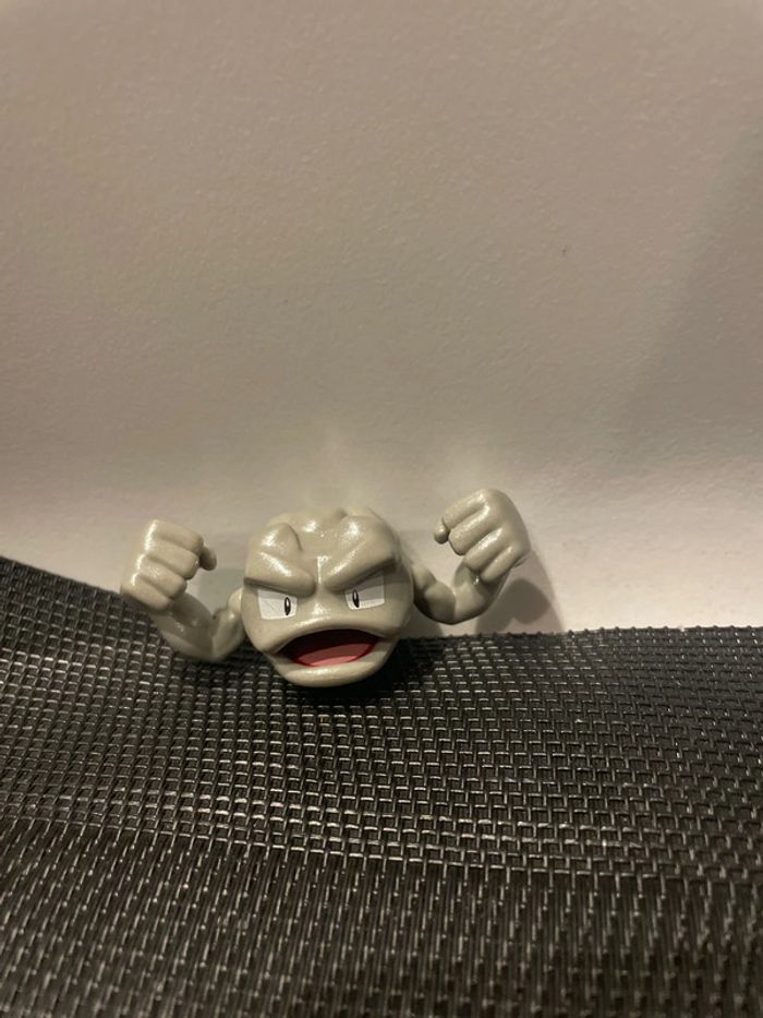Figurine Racaillou Geodude Pokémon Nintendo 6,5cm Jazwares brillant sans socle