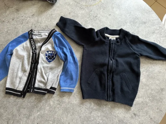 Lot de pulls et gilets - photo numéro 2