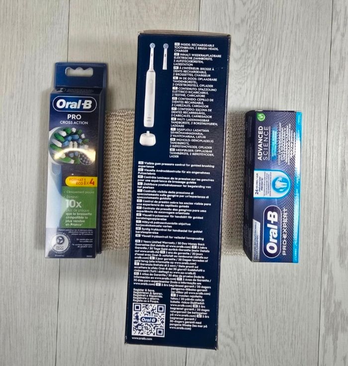🌟 Brosse a dent electrique oral B pro 3 blanche + 4 brossettes  + dentifrice 🌟 - photo numéro 3