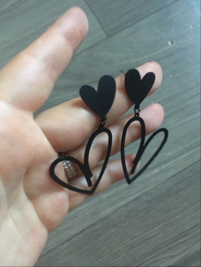 Boucles d’oreilles pendantes NEUVES pour femme, en forme de cœurs 🖤 couleur noir - photo numéro 5