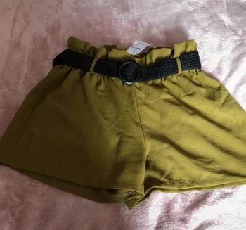 Short léger avec ceinture