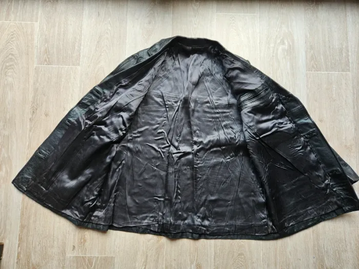 Manteau cuir noir - photo numéro 2