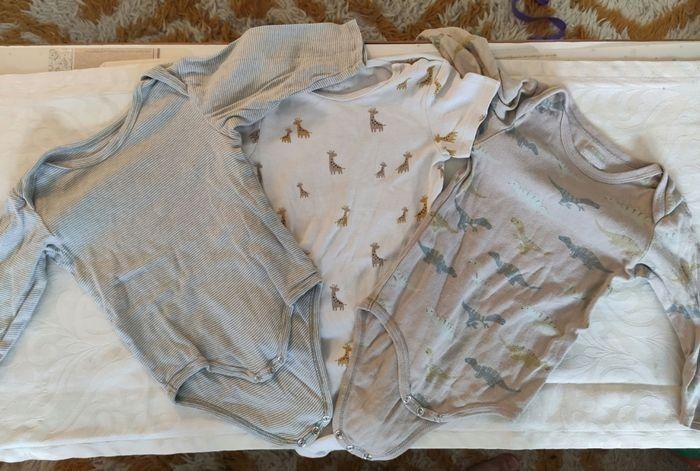 Lot de 12 bodys - 18 mois - bon état - photo numéro 2