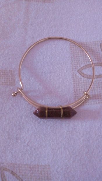 Bracelet rigide avec sable doré