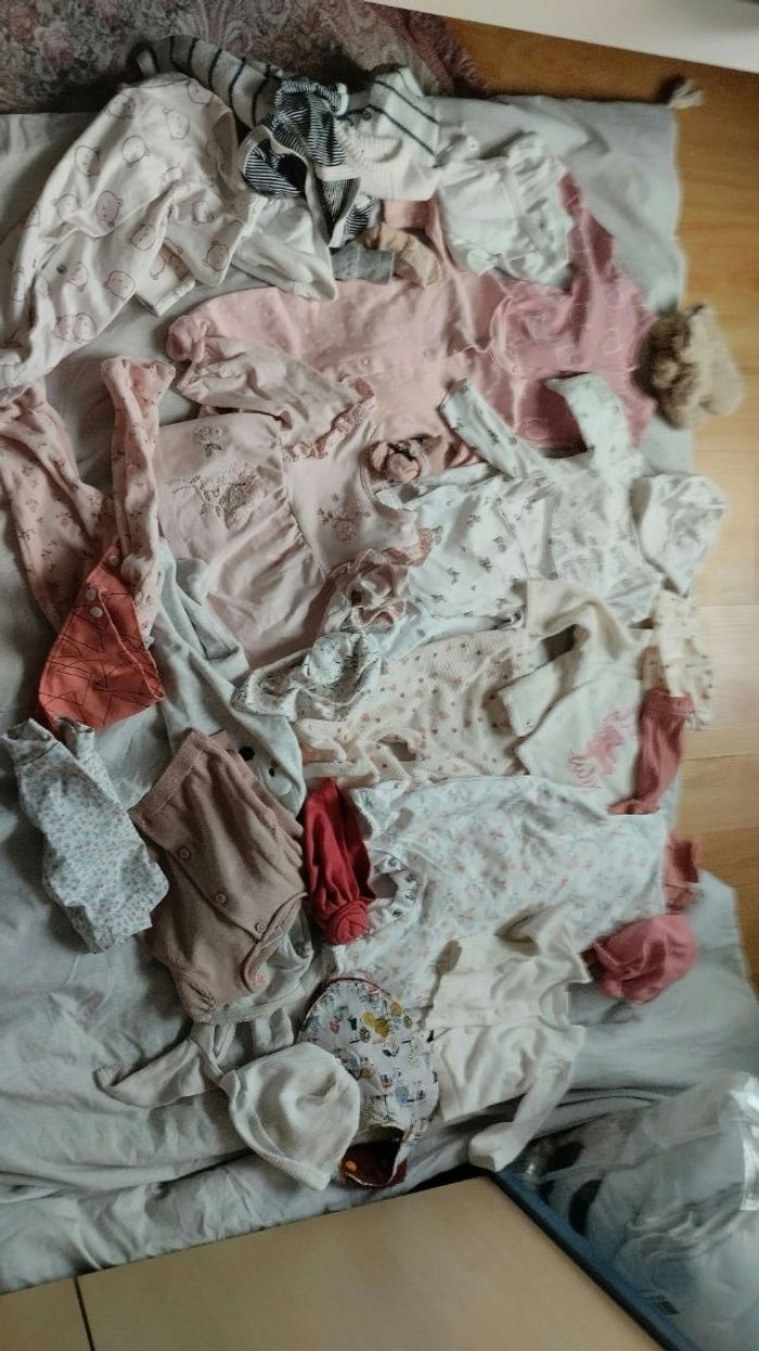 Lot de vêtements bébé fille