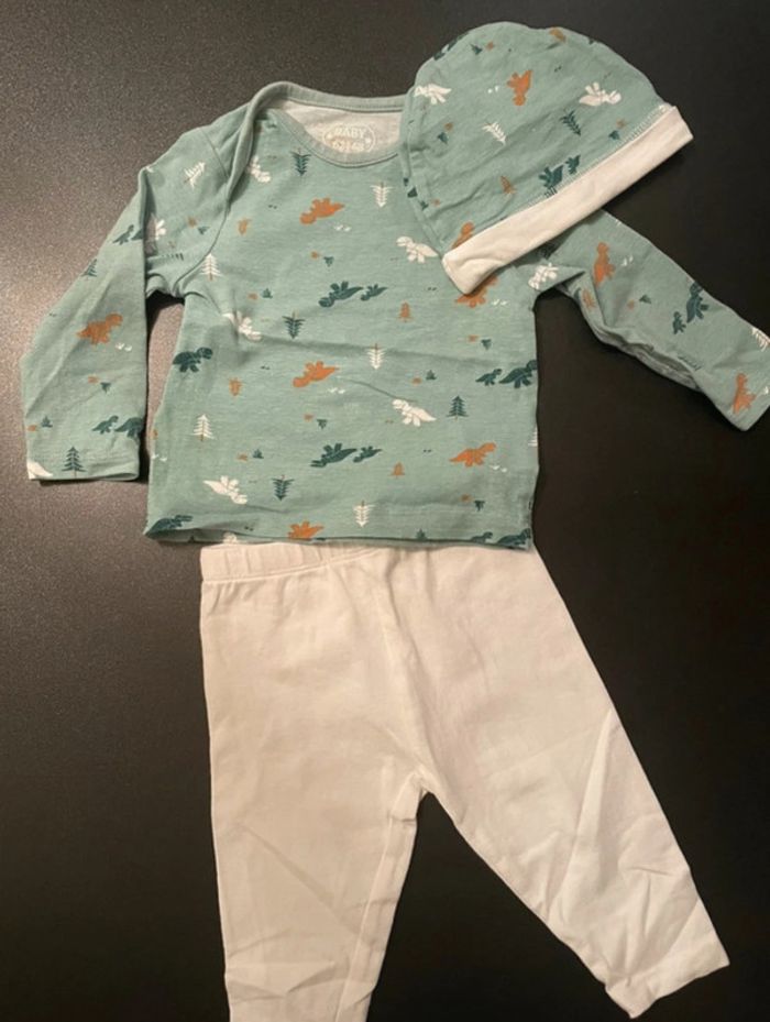 Ensemble pantalon - t-shirt - bonnet