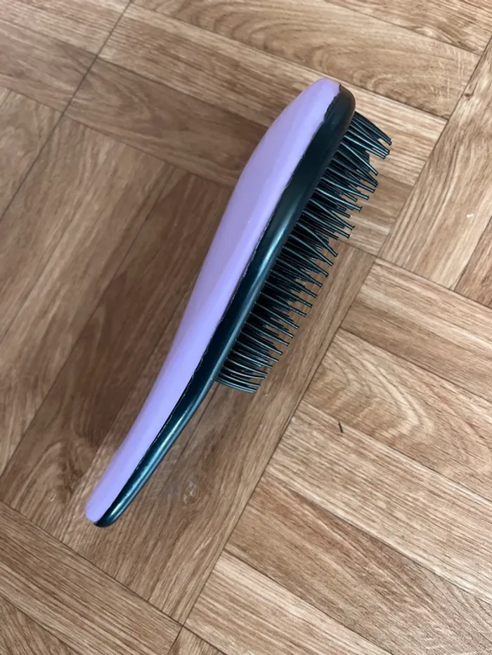 Brosse à cheveux violet