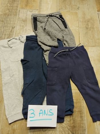 Lot de 4 joggings taille 3 ans garçon