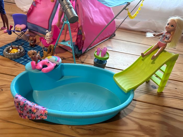 Ensemble barbies tente de camping ,barbecue, et piscine - photo numéro 4