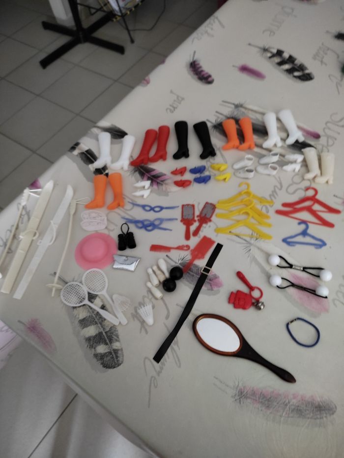 Ensemble poupée/vêtements/accessoires - photo numéro 3
