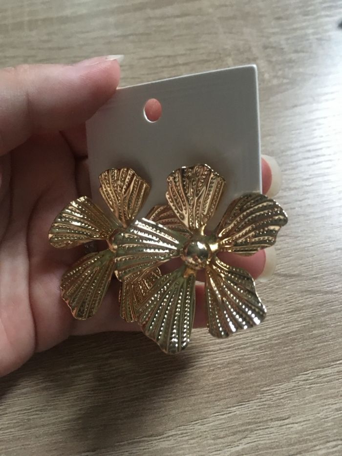 Boucles d’oreilles NEUVES pour femme en forme de fleurs 🌼 couleur doré - photo numéro 6