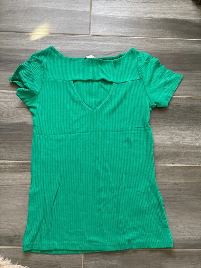 T-shirt ouvert sur le devant