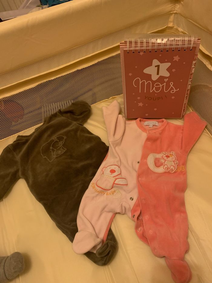 Pyjama 1mois - photo numéro 1