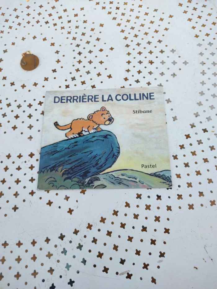 Livre derrière la Colline