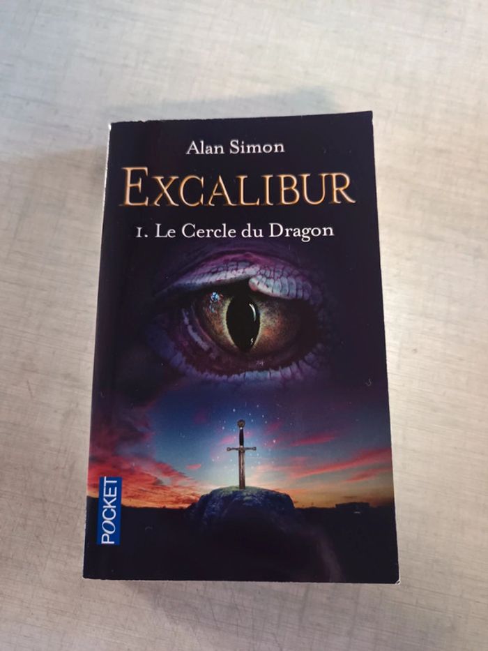 Livre Excalibur 1 le cercle du dragon