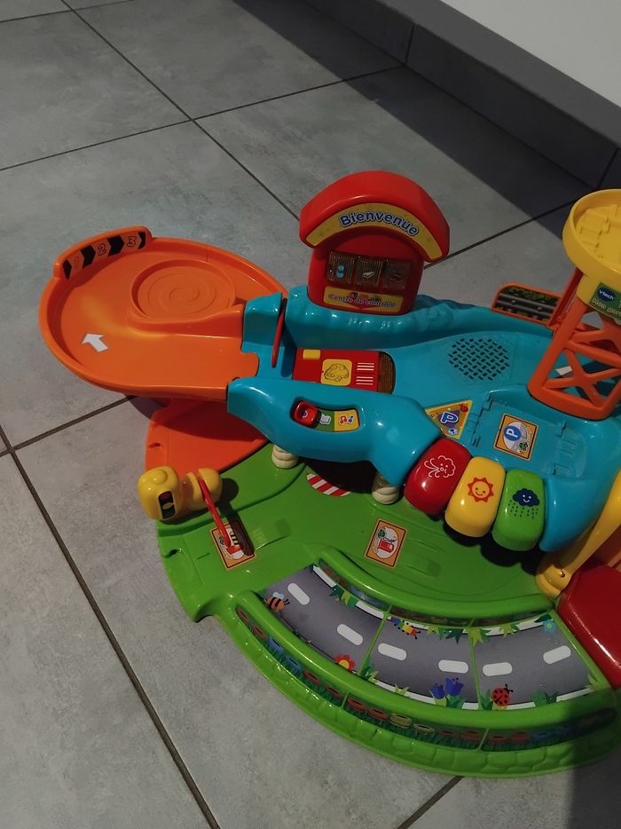 Mon garage éducatif tut tut bolides Vtech. - photo numéro 2
