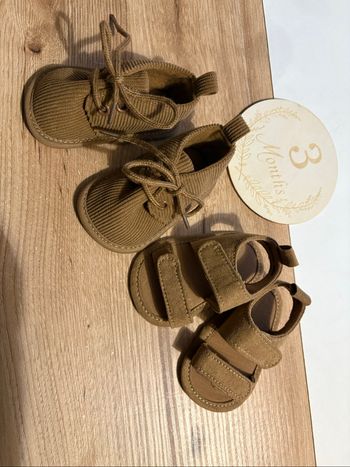 2  paires de chaussures