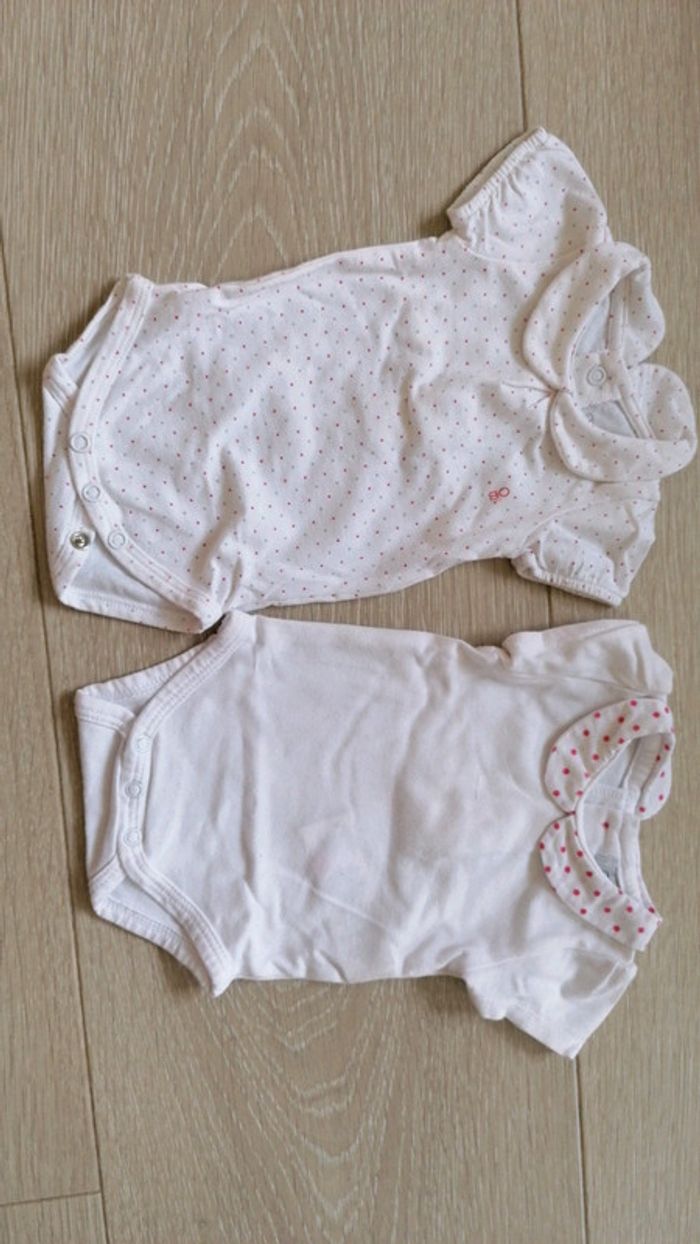 Lot de 2 bodys  1 mois Obaidi