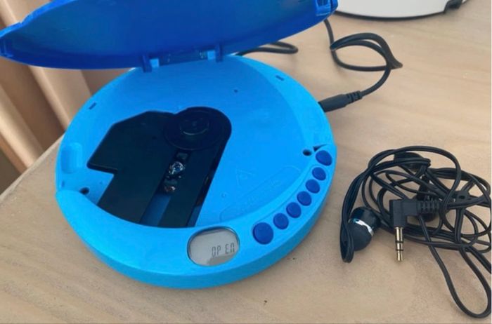 Lenco CD-011 - Lecteur CD portable Avec écouteurs et câble de recharge micro-USB - Écran LCD - Bleu - photo numéro 4