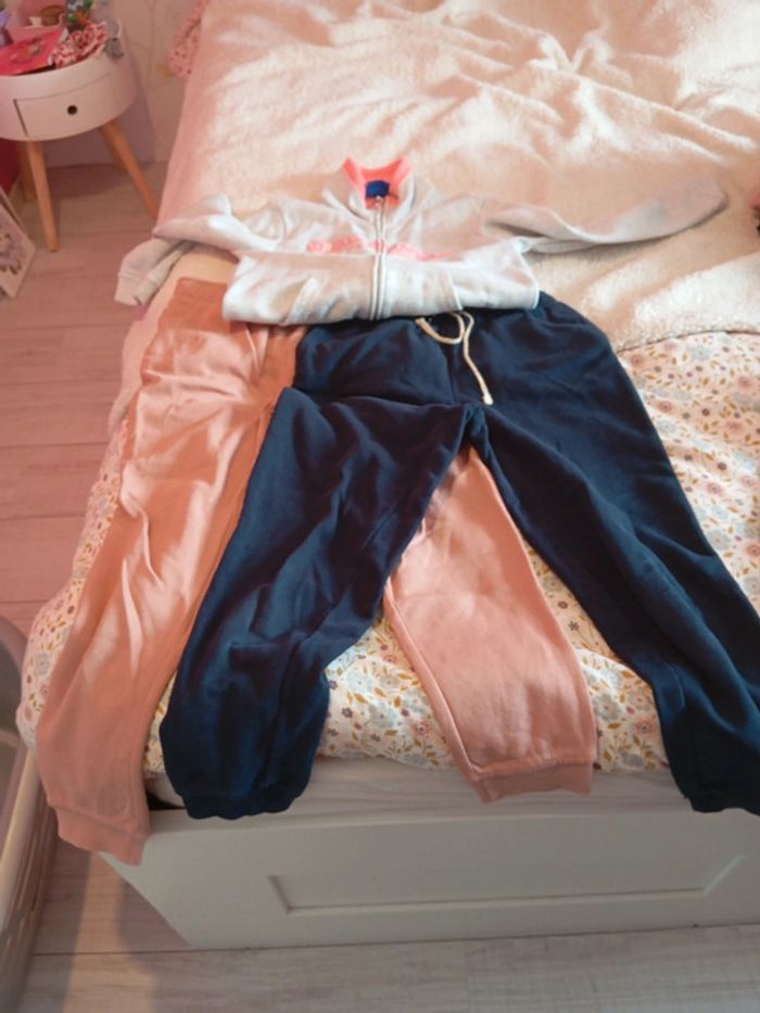 Lot de 2 pantalons et 1 veste