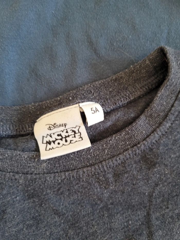 Lot de 4 t-shirts manches longues et 1 manche courte taille 5ans - photo numéro 9
