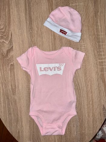 Ensemble Lévis , body + bonnet 3-6 mois