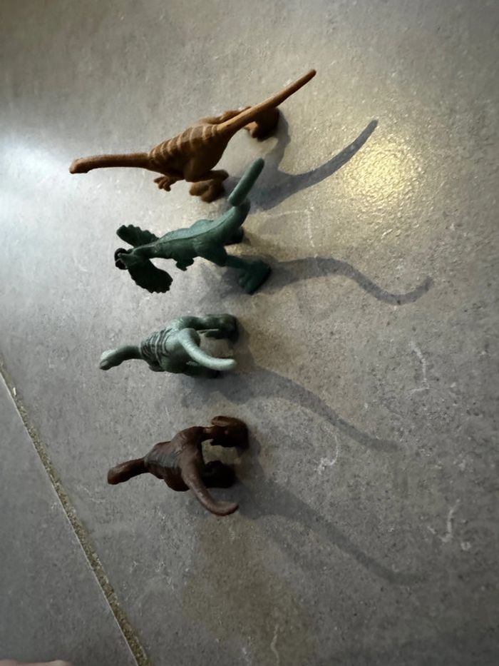 Lot de 4 dinosaures: 2 velociraptors / 1 dilophosaure / 1 gallimimus - Mattel - Jurassic - photo numéro 4