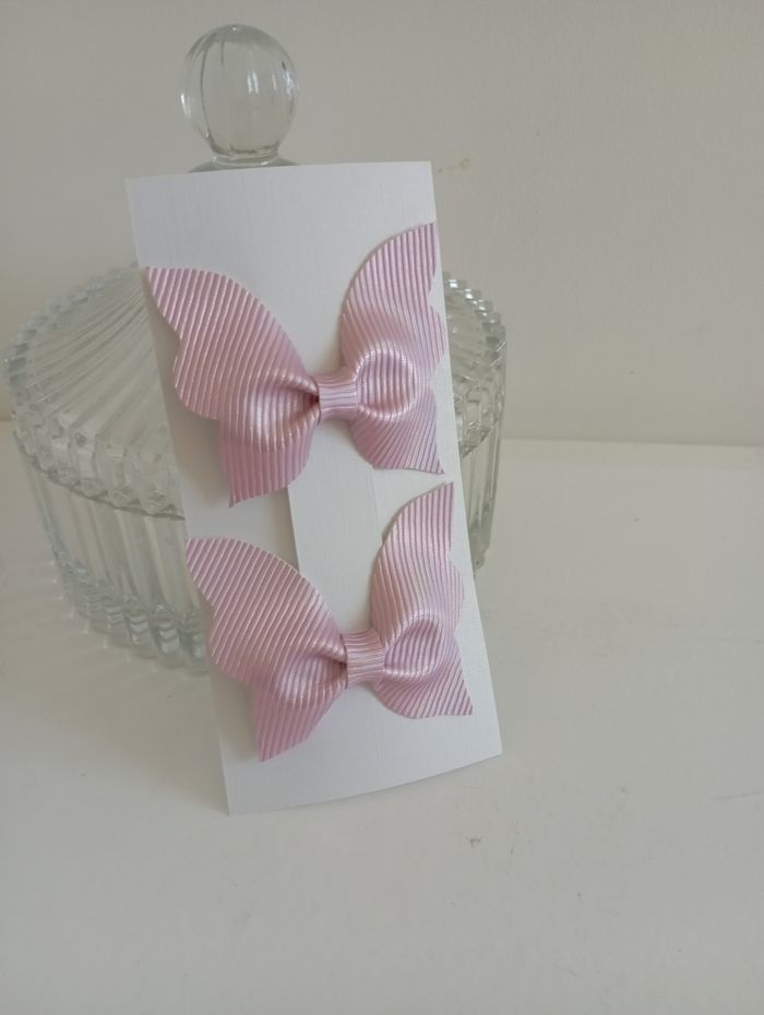 Barrette crocodile papillons