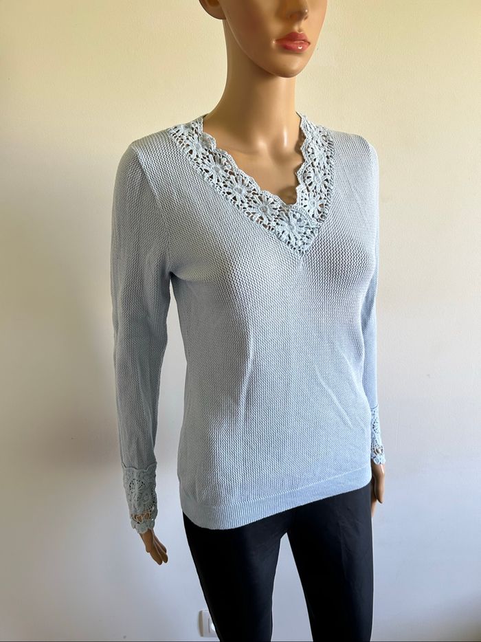 Pull bleu clair avec dentelle Morgan taille S TBE - photo numéro 2