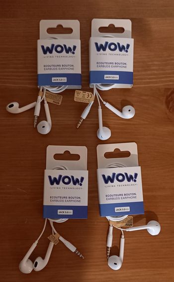Lot de 4 Ecouteurs filaires avec micro -Neufs
