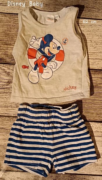 Ensemble t-shirt et short Disney Baby neuf