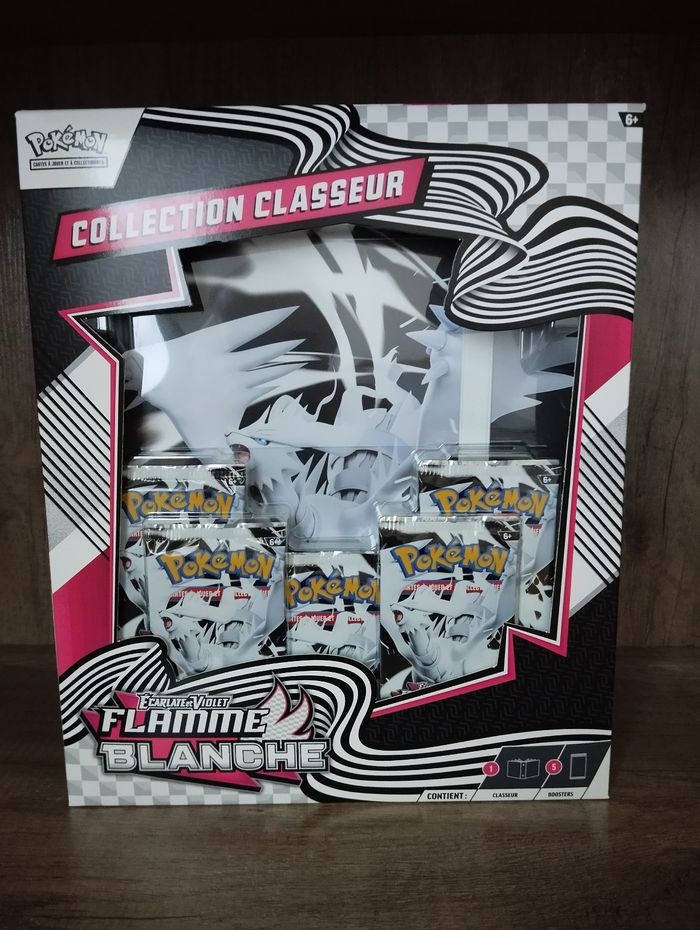 Pokémon collection classeur flamme Blanche