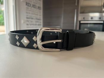 Ceinture noire cloutée argent taille 102 cm parfait état