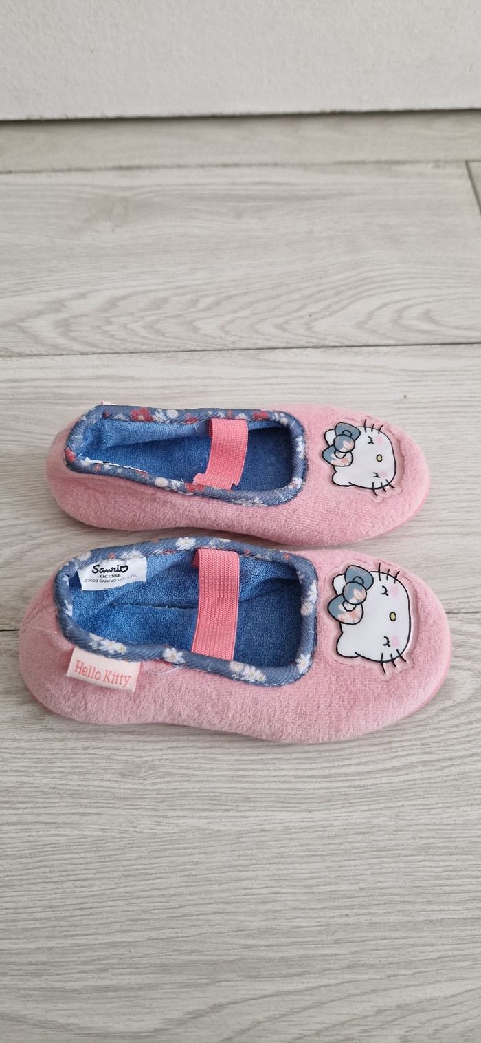 Chaussons Hello kitty, neuves - photo numéro 2