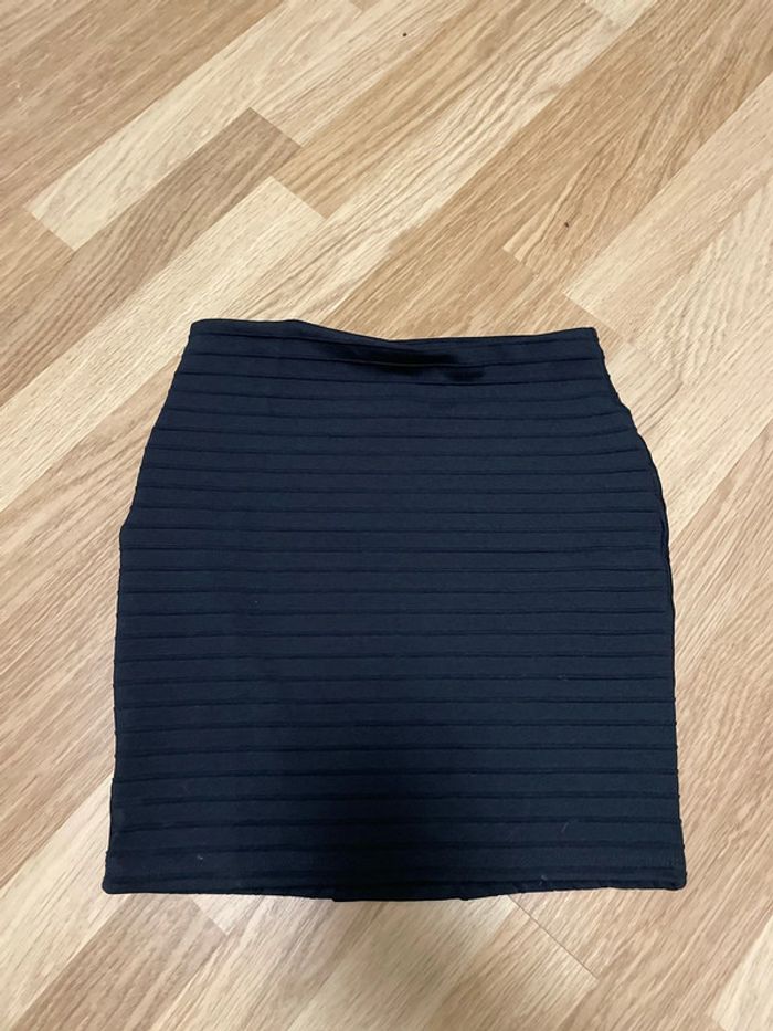 Jupe bershka noir - photo numéro 2