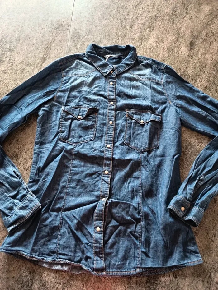Chemise taille 38 Bershka