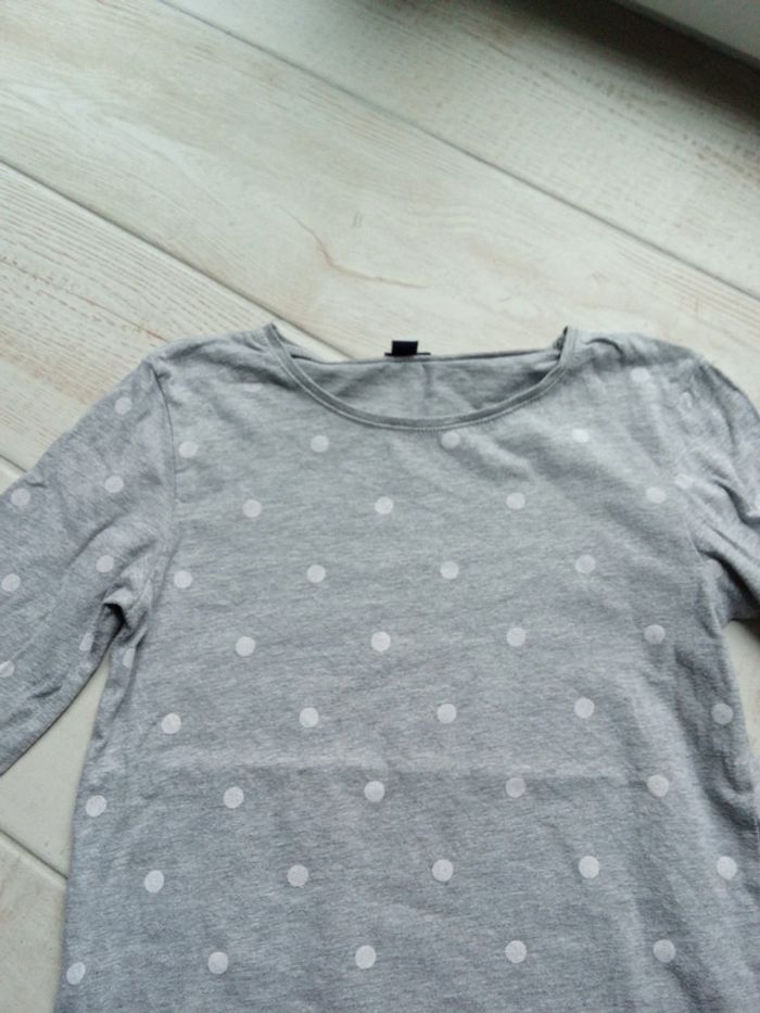 T-shirt gris à manches longues et pois blanc Kiabi 8 ans - photo numéro 2