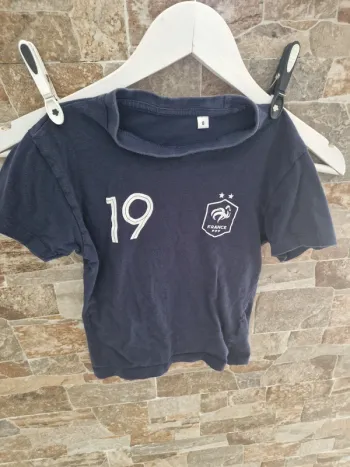 1 tee shirt bleu foot Benzema taille 8 ans