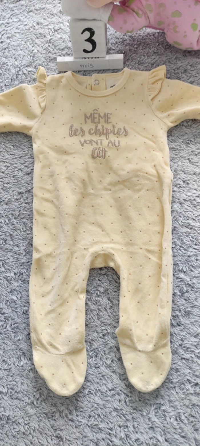 Pyjamas (usées aux pieds,) T:3 mois. - photo numéro 4