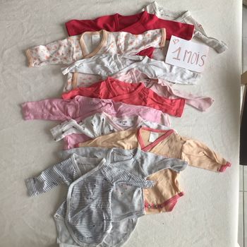 11 bodies fille 1 mois