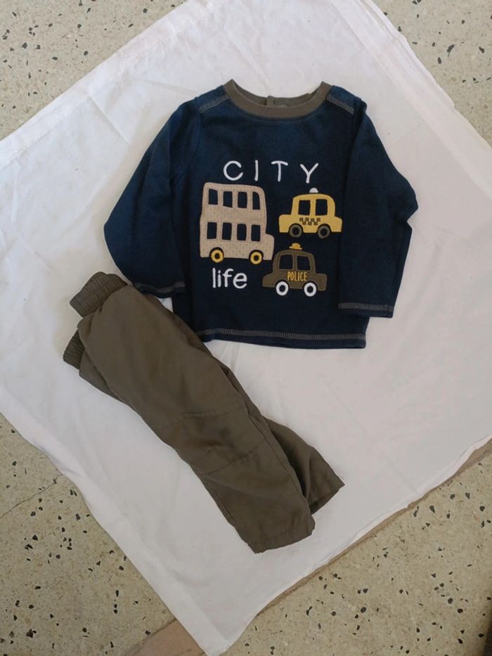 Lot t shirt et pantalon garçon bleu marine et vert kaki foncé taille 12 mois