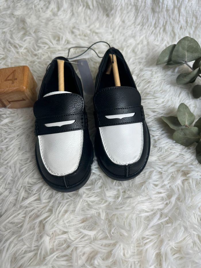 Paire de mocassins blanc et noir H&M taille 24 - photo numéro 2