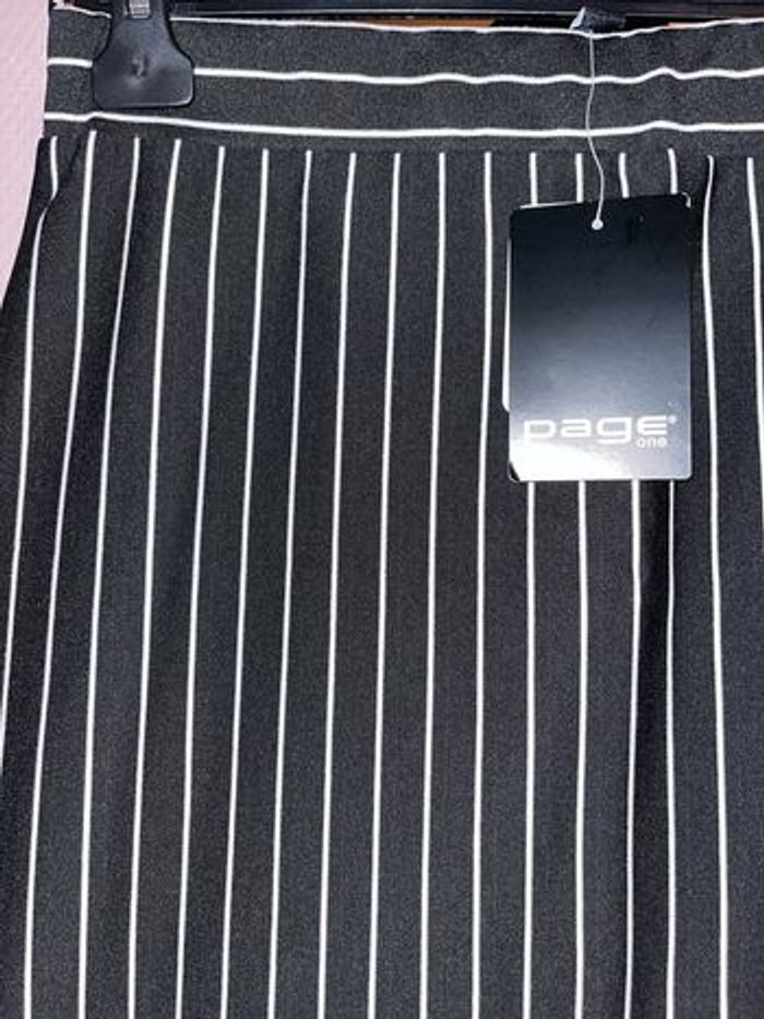 Jupe noire et blanche - Page One - photo numéro 2