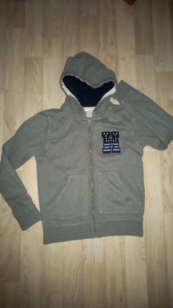 Blouson zippé à capuche