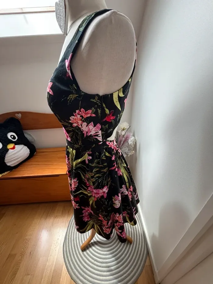 🌺 Robe noire à fleurs - Dos ouvert - Morgan - T38 - photo numéro 8