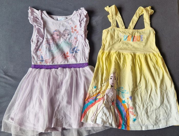 Lot de 2 robes 5ans reines des neiges