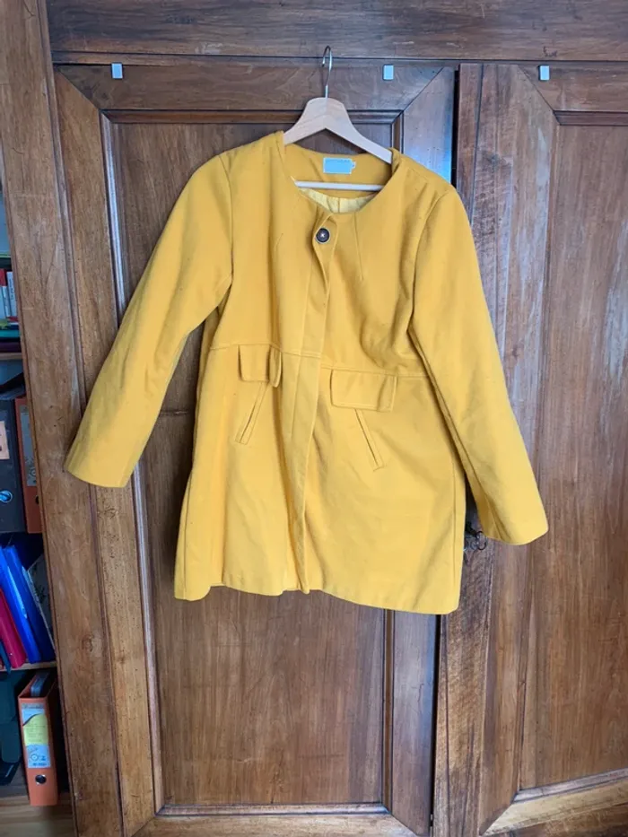 Manteau jaune